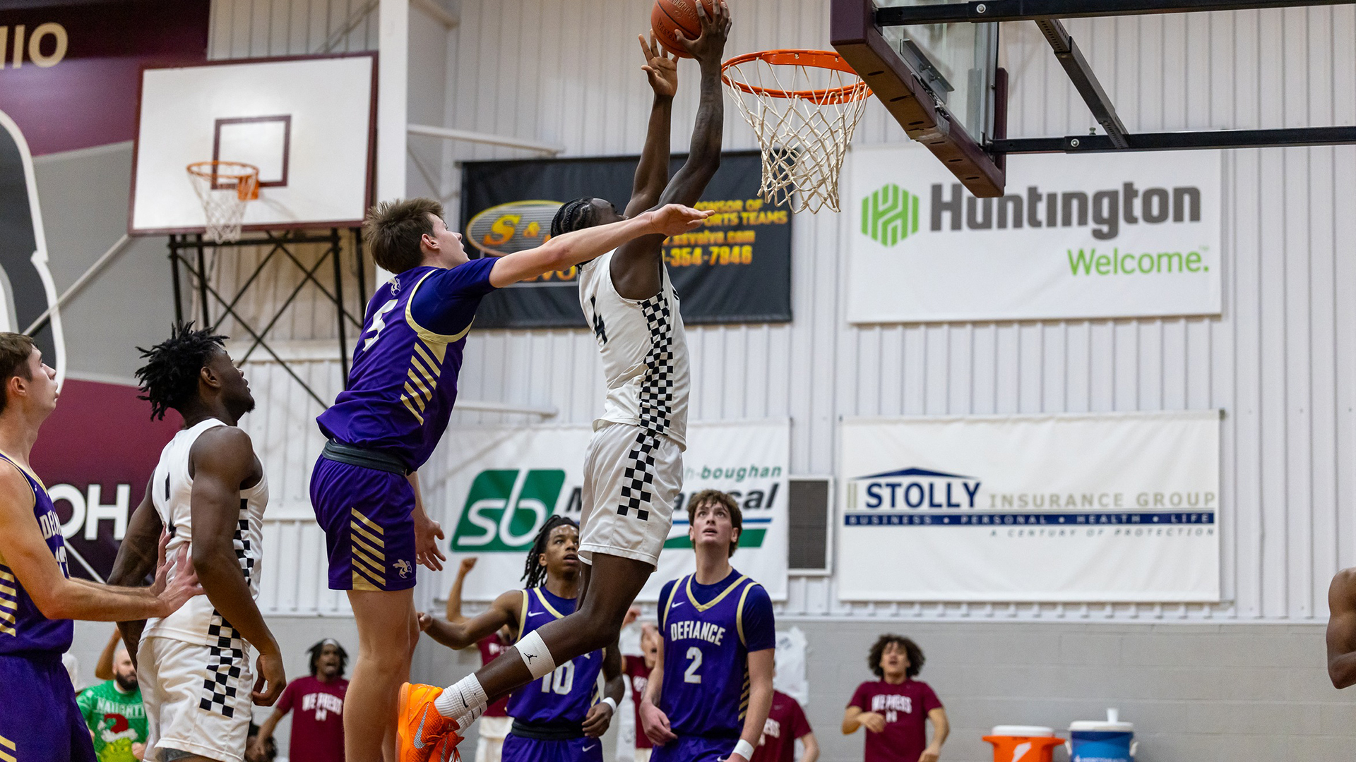 Men's Basketball Survives Trip to Defiance