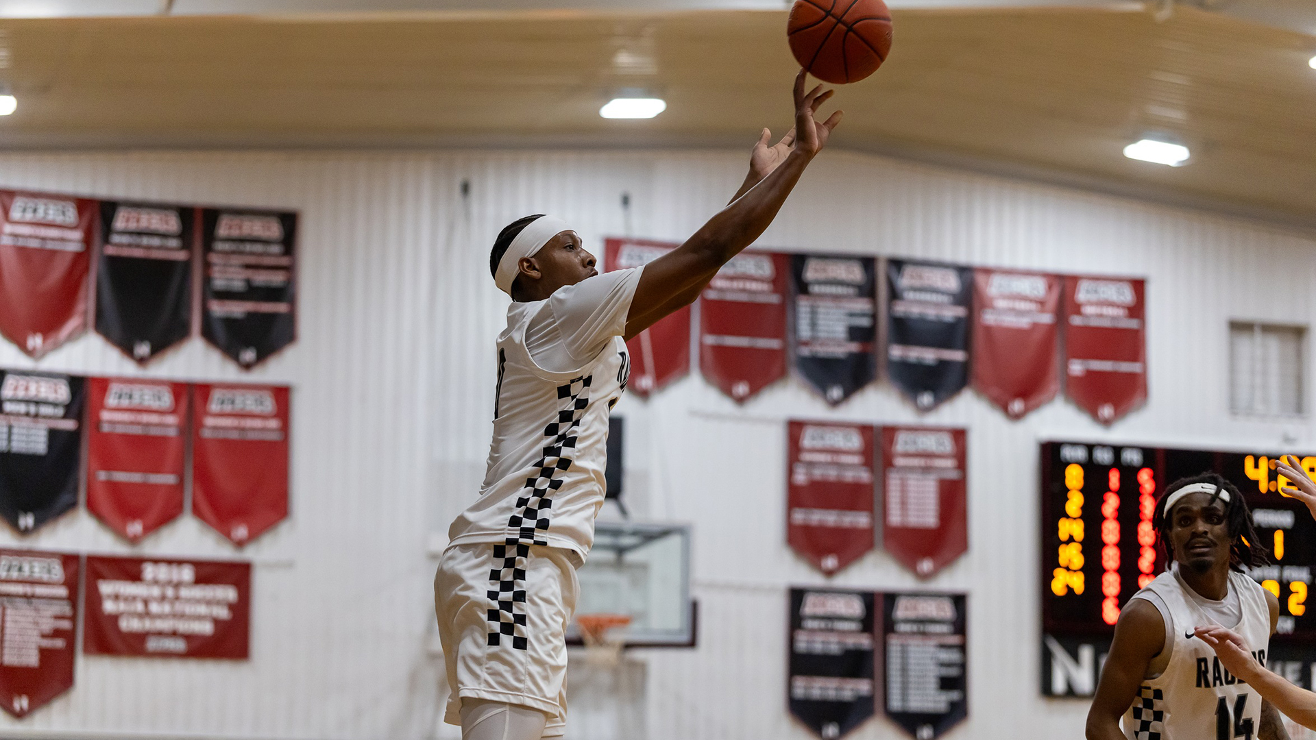Men's Basketball Falls Short in Double Overtime Thriller