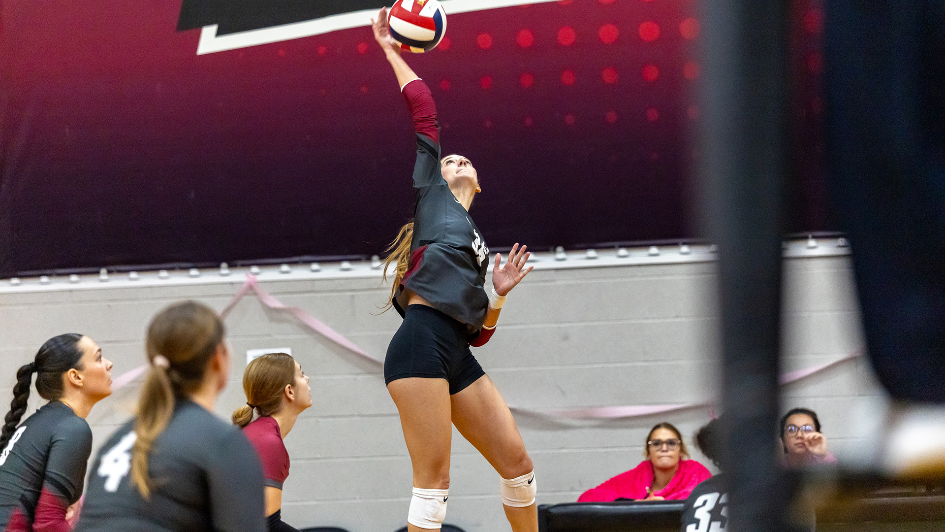 UNOH Takes Four-Set Defeat in Final Road Match of the Year
